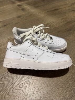 NWOB Nike Air Force 1 All-White Low Top Sneakers Size 5.5Y Women’s Size 7